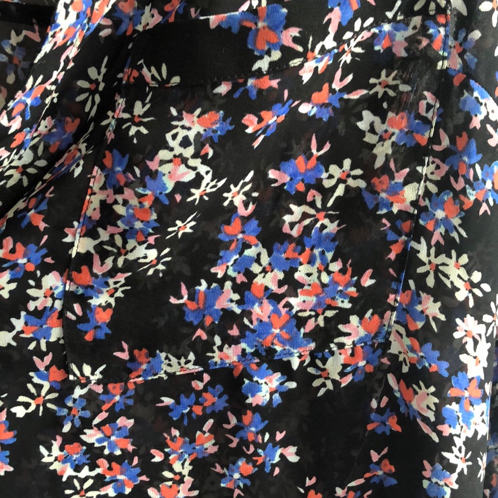 Button down - Picture 2 of 3